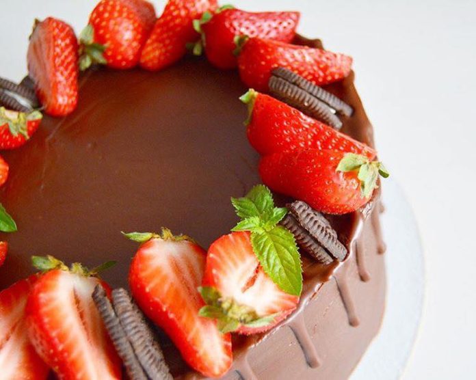 Easy, Delicious Two-Ingredient Chocolate Cake Recipe