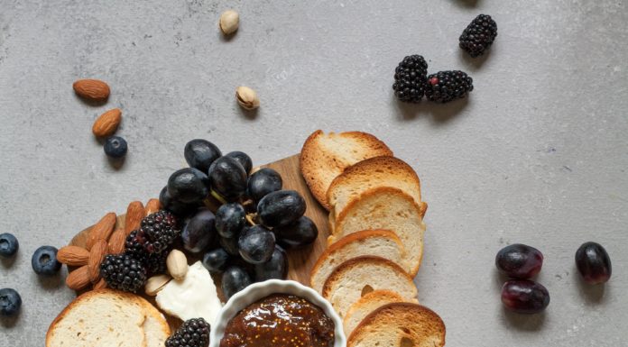 How to Make the Perfect Cheese Platter on a Budget