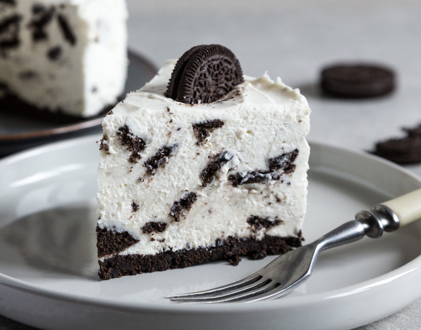 Simple, No-Bake Oreo Cheesecake - thedancingcucumber.com