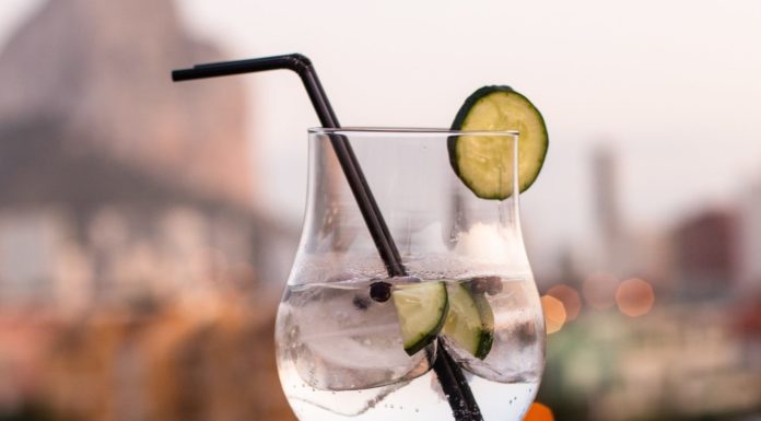 A Spanish Gin and Tonic is a Delicious Cocktail to Make at Home