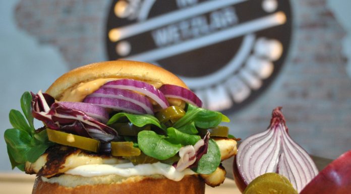 How to Make the Perfect Halloumi Burger