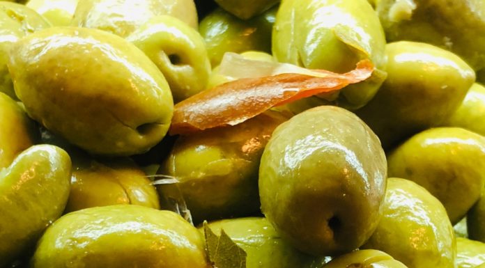 Marinated Olives are the Perfect Cocktail Accompaniment Olives
