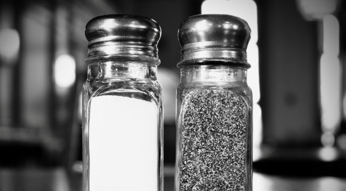 This Simple Salt and Pepper Shaker Trick is Eye-Opening Salt and pepper