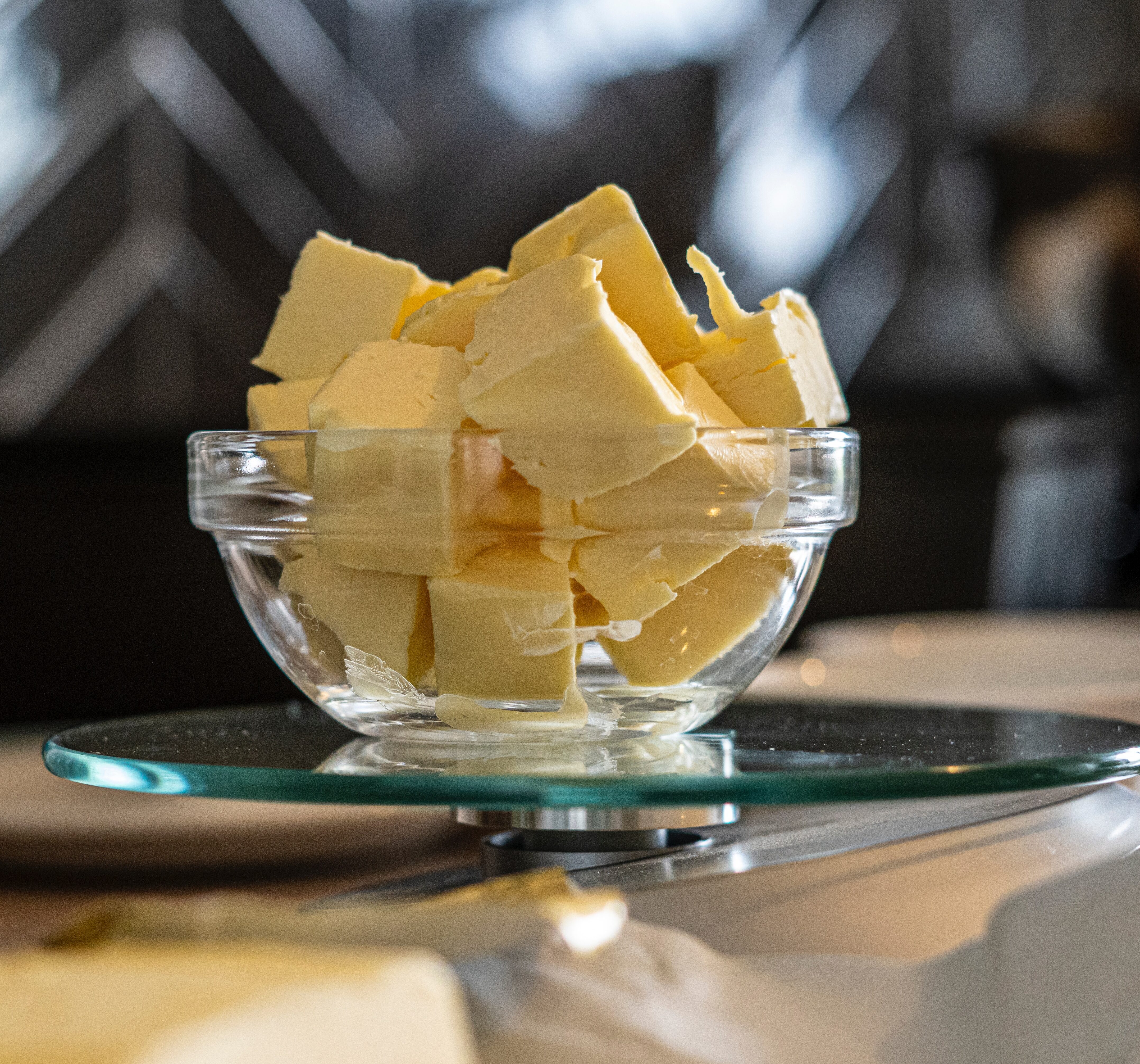 Как проверить качество сливочного масла в домашних. Масло сливочное домашнее. The World Market of Butter.