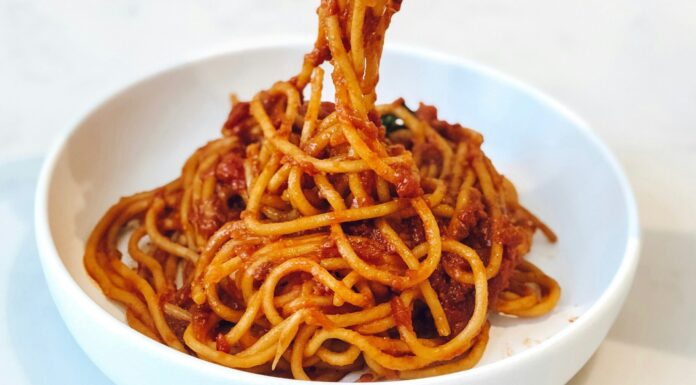 This Spaghetti All’Assassina is Perfect for Weeknight Dinners Spaghetti
